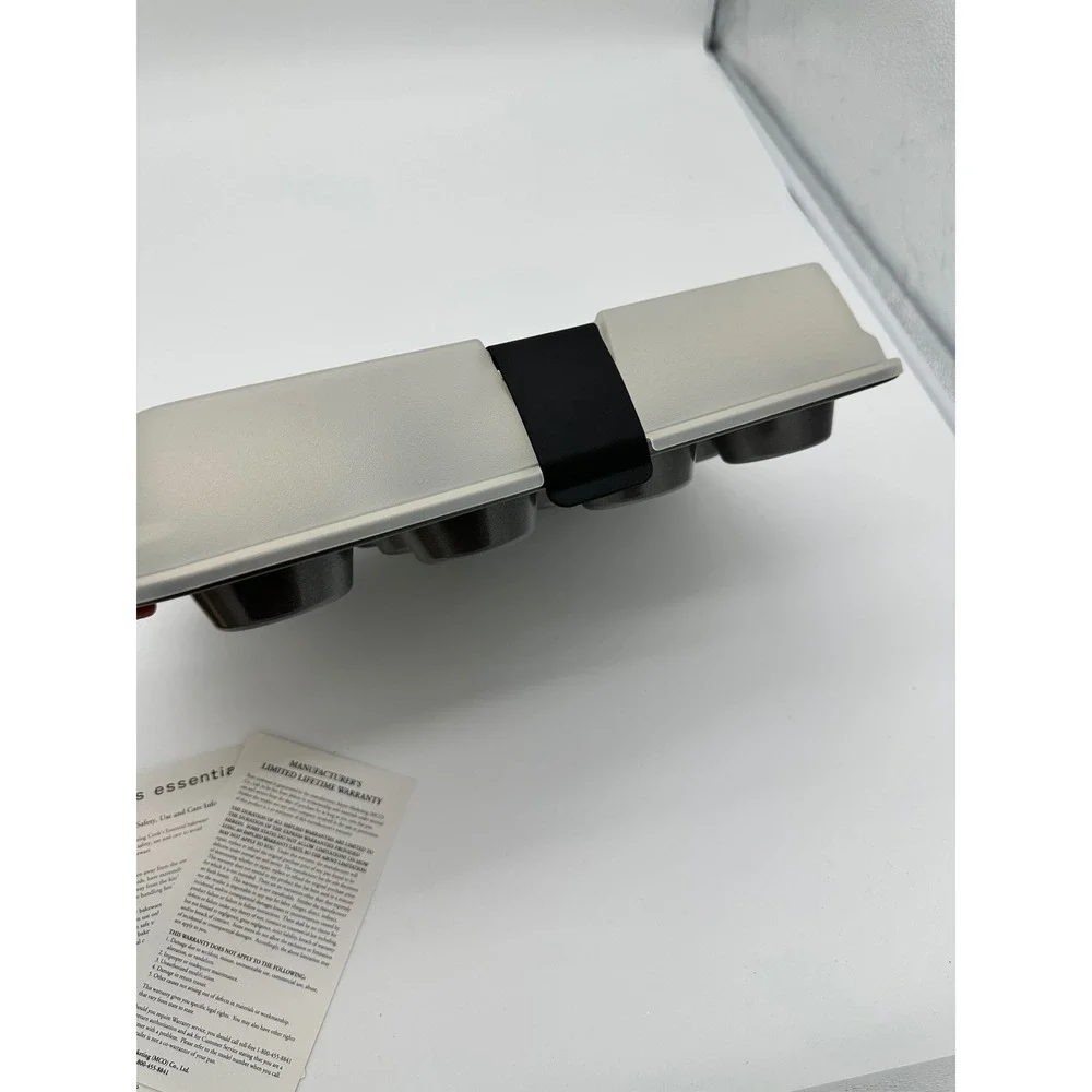 Cook's Essentials Cupcake Muffin Pan with‎ Locking Lid Carrier Gray 12 Cup